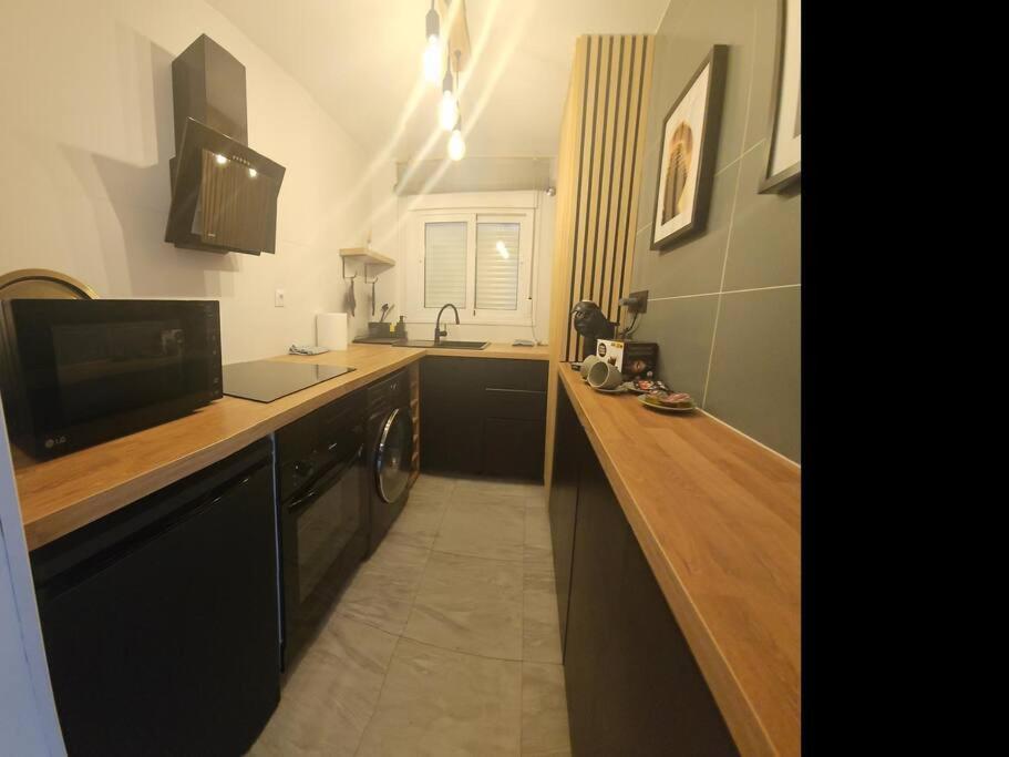 Lejlighed Symphony Sunrise, With Stunning Sea Views And Short Walk To The By Namaste Elite